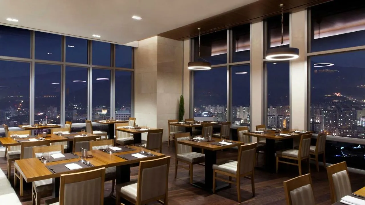 Lotte City Hotel Jeju 4*,